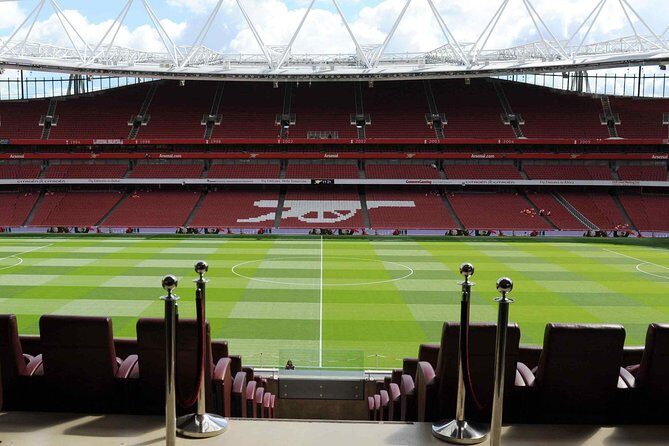 Emirates Stadium and Arsenal Museum Entrance Ticket Including Audio Guide - Managing crowds, queues, and the self-guided flow
