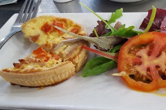 English Wine and Cheese Tour from London - Silcocks Farm Shop and Cafe: organic cheese-making plus 6/6 pairings