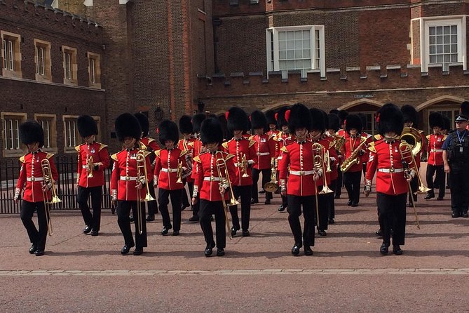 Enter Buckingham Palace & See The Main Westminster Sights Tour - Trafalgar Square: Fountains, Nelson’s Column, and a Big-City Reset