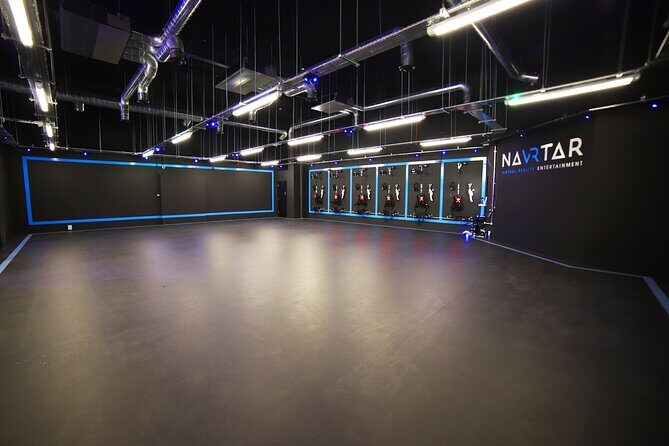 Epic 60 Minute Free-Roam Virtual Reality Experience at Navrtar - The free-roam arena: 2,000 square feet changes the gameplay