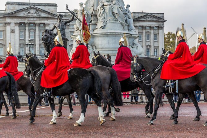 Essential London: Must-Sees and Hidden Gems (Private Tour) - Southwark film locations, St Peter-style cathedral sights, and the Golden Hinde