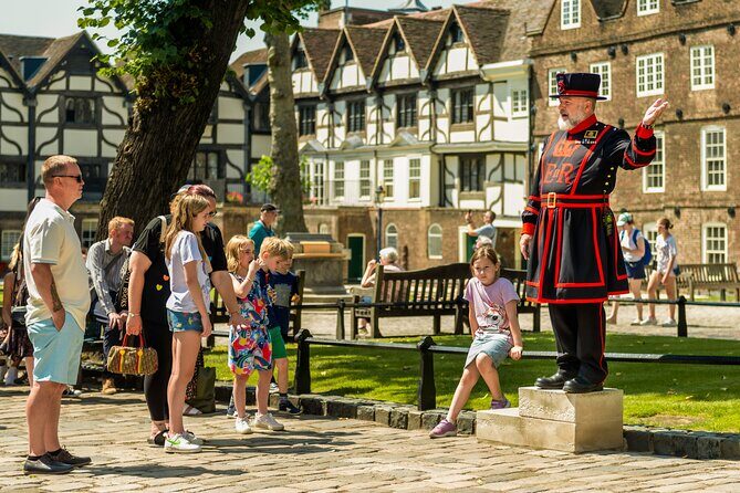 Exclusive Beefeater Meet & Greet at the Tower of London - Crown Jewels entry: what you can see in the time you have