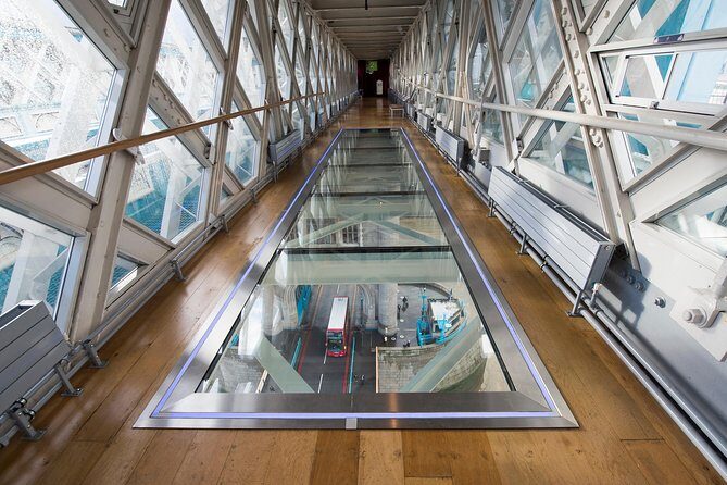 Explore Tower Bridge & London's Top 30 Landmarks Tour - Trafalgar Square and Whitehall: Monuments, Photos, and Power