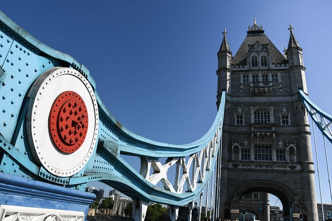Explore Tower Bridge & Westminster Walking Tour - Whitehall streets: Horse Guards Parade and the photo-ready arch-and-clock stop