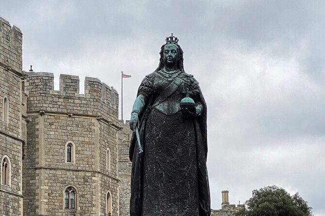 Explore Windsor Castle and Hampton Court Palace - East Molesey pub lunch stop: a real break, not just a pit stop