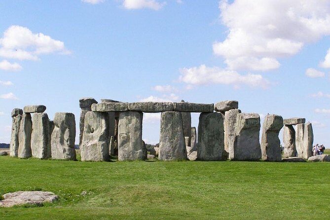 Extended visit: Windsor Castle & Stonehenge - How the day starts: Victoria meet-up and a smooth coach rhythm