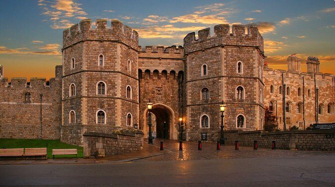 Extended visit: Windsor Castle & Stonehenge - Stonehenge with extended time: enough room to walk and think