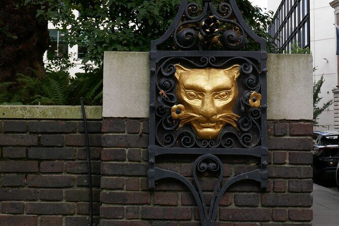 Fashion History Walking Tour in London - Fashion history in London is really about rules and power