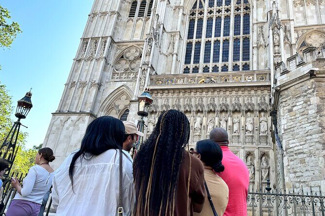 Fast Access Westminster Abbey Private Tour with a London Blue Badge Guide - Logistics that matter: meeting point, timing, and what to wear
