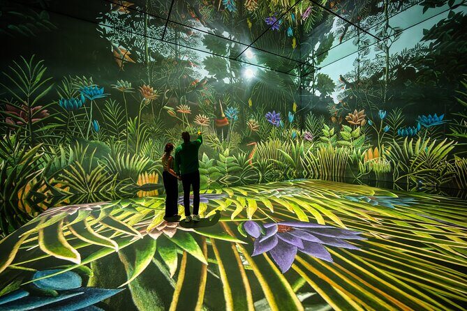 Frameless Lates: Immersive Art Experience in London - Music, Drinks, and the Feel of a Group-Friendly Art Night