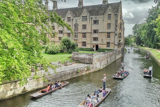 From London: Oxford and Cambridge University Town Tour with Guide - Cambridge landmarks and the River Cam vibe