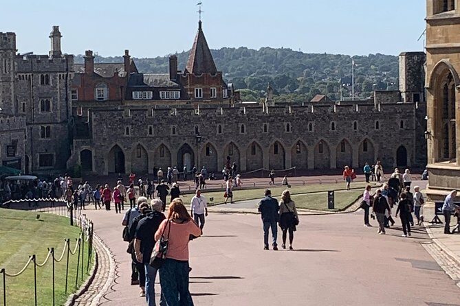 Full Day Excursion Royal London & Windsor in an Iconic London Black Cab - Westminster Abbey and the Palace of Westminster: church, coronations, and Parliament