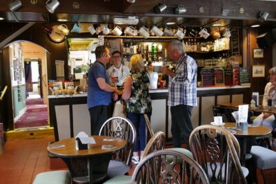 Full-Day Heartbeat Locations Tour from York - Coach comfort, timing, and the guide that makes the day click
