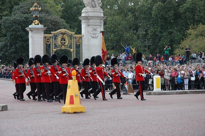 Full Day London Private Tour with Admission to Iconic Landmarks - Tower of London: a fortress-prison that still grips your attention