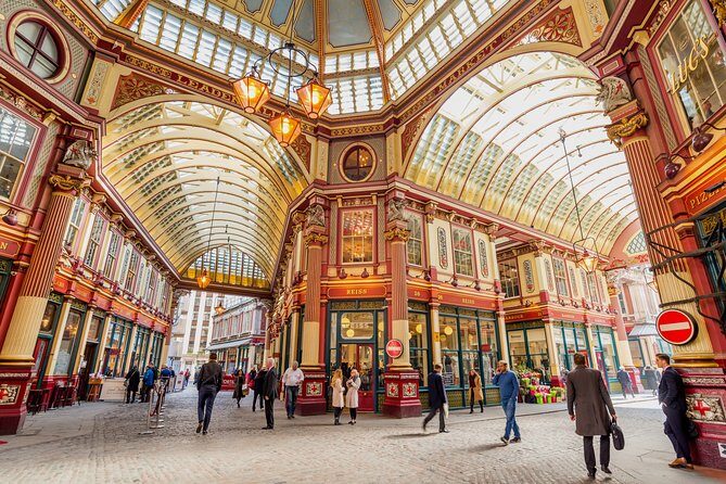 Full Day Private Walking Tour with Skip-the-Line Tower of London - Borough Market and The George Inn: where the tour stops become real life