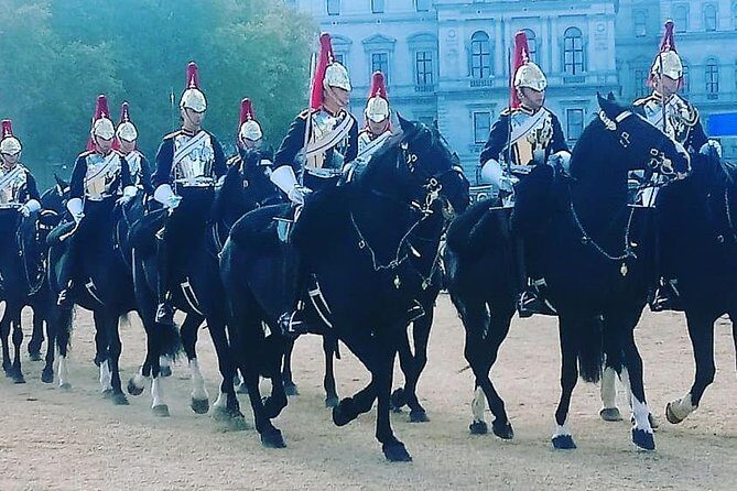 Full Royal Tour: Royal London & Buckingham Palace Tour - Trafalgar Square: A Quick Stop That Still Feels Important