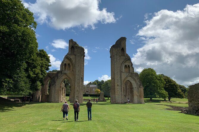 Glastonbury and Cheddar Gorge Guided Day Tour from London - Glastonbury Abbey ruins: what the included time lets you do