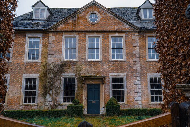 Guided Tour of Harry Potter Film Locations of Lacock & Cotswolds - London Pickup, A Long Ride, and the On-Board Stuff That Saves the Day