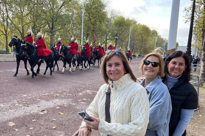 Half Day Highlights Tour of London in London Black Cab - Buckingham Palace and the St James area: a solid exterior walk