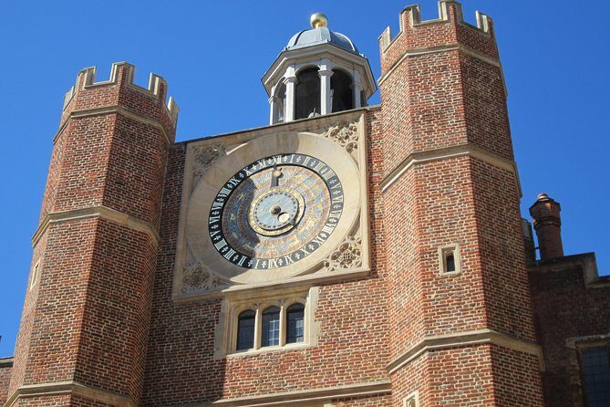 Hampton Court Palace 3hr tour: Henry VIII's & William III's intriguing Palaces - Entering Hampton Court the way a small group should