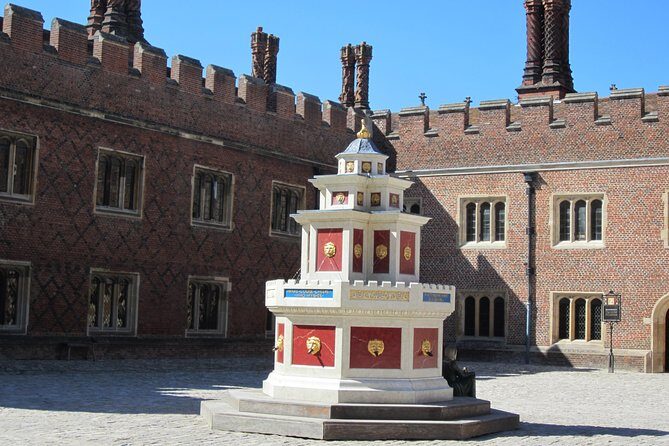 Hampton Court Palace 3hr tour: Henry VIII's & William III's intriguing Palaces - William III’s state apartments: weaponry, optical illusions, and etiquette