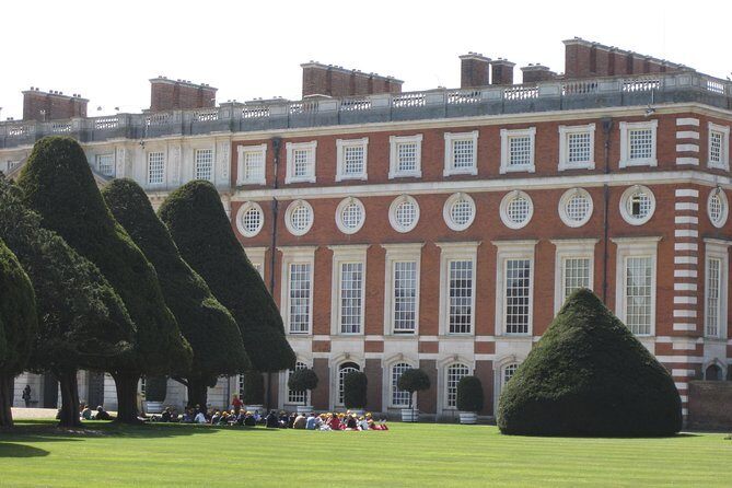 Hampton Court Palace 3hr tour: Henry VIII's & William III's intriguing Palaces - Don’t skip the gardens: views, Thames walks, and where the time goes