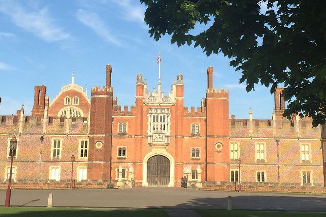 Hampton Court Palace Grounds Bike Tour - The ride itself: about 8 miles, and mostly about views