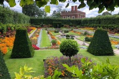 Hampton Court Palace Half Day Trip from London with Tickets - The optional audio guide: useful context without slowing you down