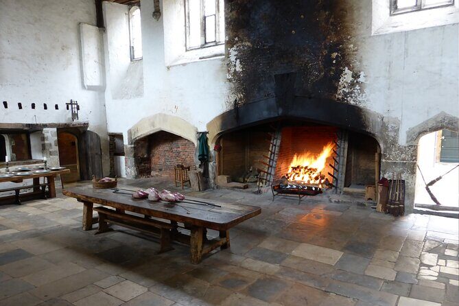 Hampton Court Palace Private Guided Tour - Meet Jo Cooper, the guide who makes the palace make sense