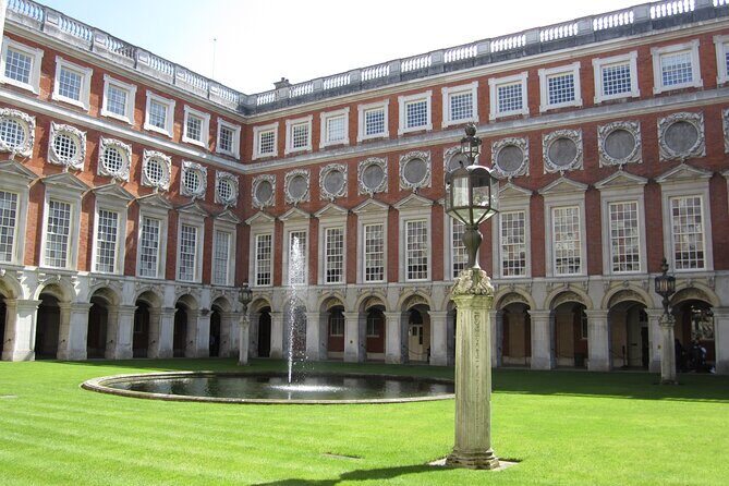 Hampton Court Palace Private Tour - discovering the excesses of Henry VIII - A private 90-minute Henry VIII route that actually fits your day