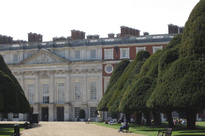 Hampton Court Palace Private Tour - discovering the excesses of Henry VIII - Sandy’s guiding style: why a small group keeps the story sharp