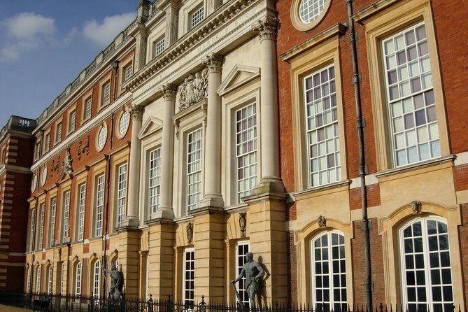 Hampton court palace private tour from London - Entering Hampton Court Palace without line stress