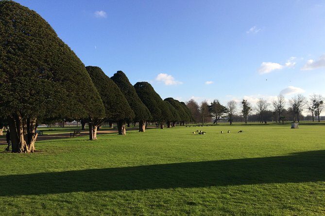 Hampton court palace private tour from London - Tudor storytelling: how guides shape the experience