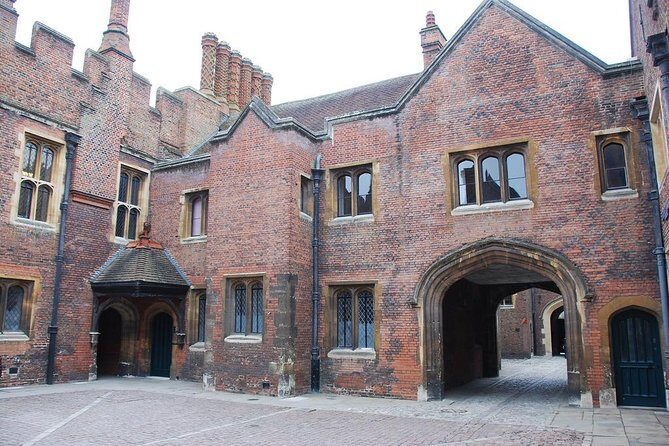 Hampton Court Palace Private Tour - Secrets of Henry VIII - Gardens, Sitting Down, and the Comfort Stuff You’ll Care About