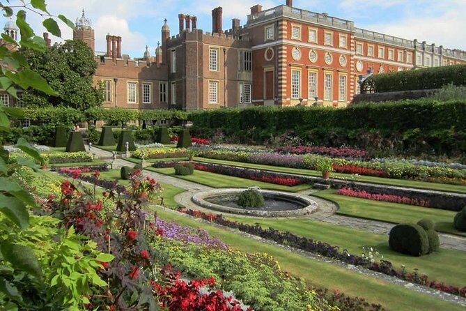 Hampton Court Palace Private Tour - Secrets of Henry VIII - Who Siobhan Clarke Is, and Why It Matters