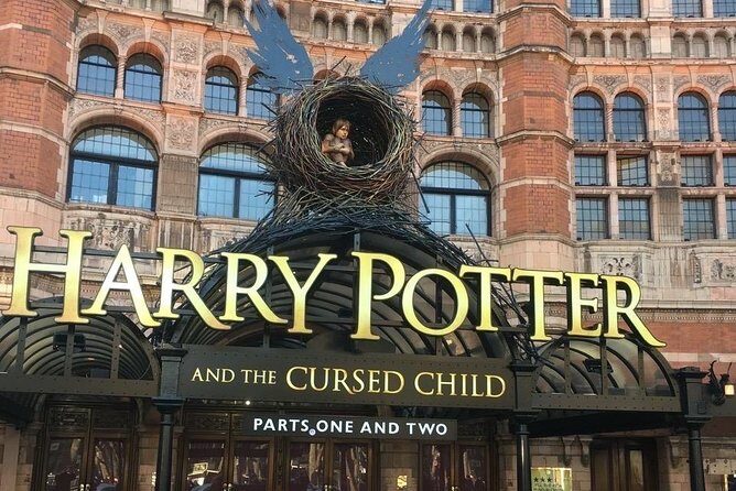 Harry Potter Filming Locations: Private Black Cab Tour in London - Westminster Abbey and Whitehall: checking the Ministry and the phone box