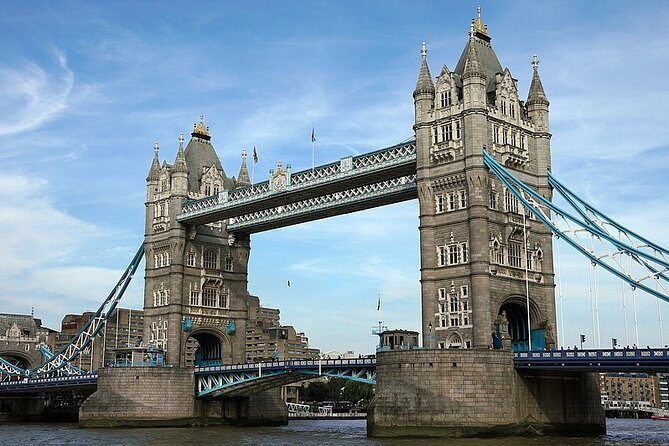 Harry Potter Tour in London The Magic Continues.in Executive luxury Vehicle - St Paul’s Cathedral and Millennium Bridge: The London Skyline Moment