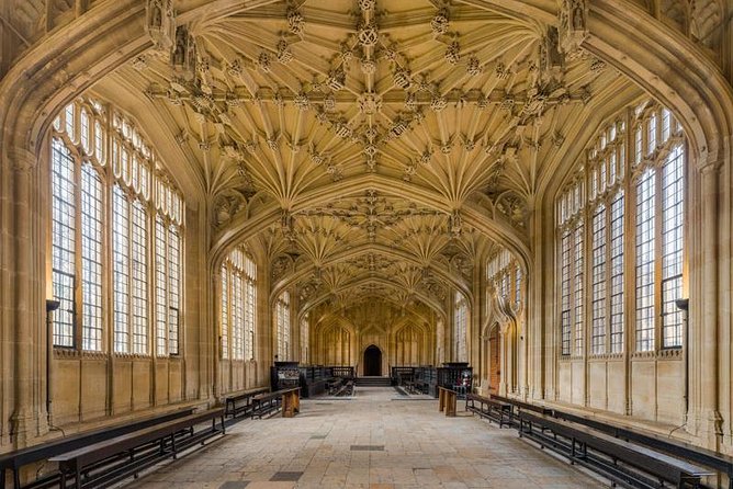 Harry Potter Walking Tour of Oxford Including New College - New College (built in 1379): cloisters that make Hogwarts feel believable