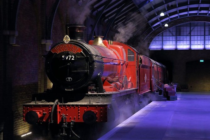 Harry Potter Warner Bros. Studio Tour London from King's Cross - Green Screen London and Platform 9¾: The Photo Stops That Take Time