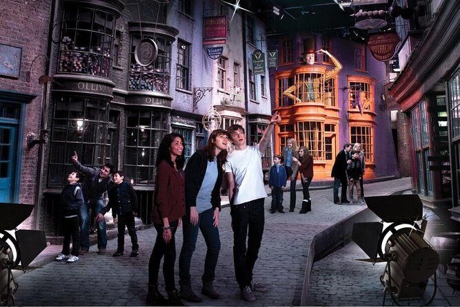 Harry Potter Warner Bros. Studio Tour with Transport from London - Help on the Ground: Professional Representative, But No Inside Tour Guide