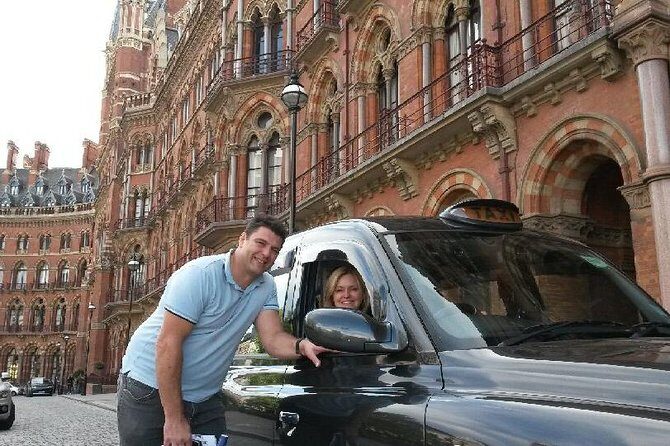 Harry Potter's Private London Taxi Tour - Buckingham Palace gates and the fast photo-and-go moment