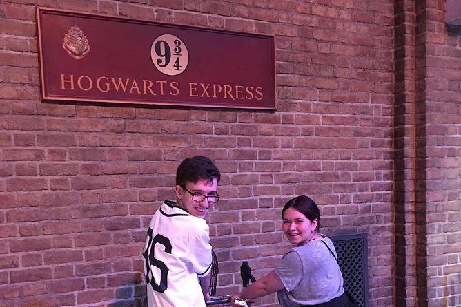 Harry Potter's Private London Taxi Tour - Piccadilly Circus and the near-miss bus moment