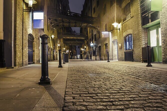 Haunted London: Ghost Hunt Self-Guided Walking Adventure - Queen’s Chapel by St James’s Palace: where the royals’ story lands