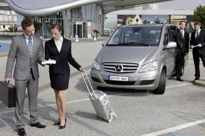 Heathrow London Airport Taxi Transfer To London Hotels - The Car: Executive Mercedes Comfort (and Luggage Fit)