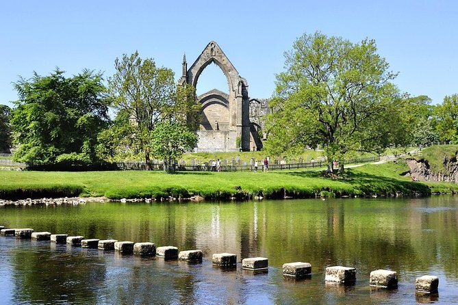 Herriot and Yorkshire Dales Day Trip from York - Bolton Abbey: ruins, riverside atmosphere, and the stepping-stones question