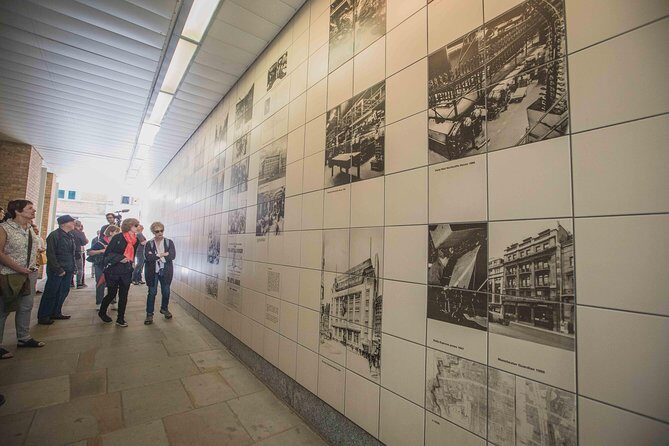 Hidden London Walking Tour - Fleet Street Stop: newspapers, alley corners, and a faster way to learn the neighborhood