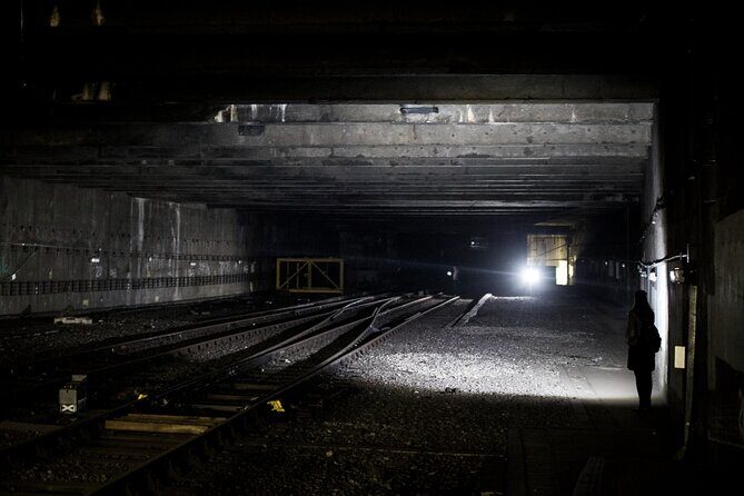 Hidden Tube Walking Tour of Moorgate Station - What you’ll actually see underground: unused tunnels, tracks, and old corridors