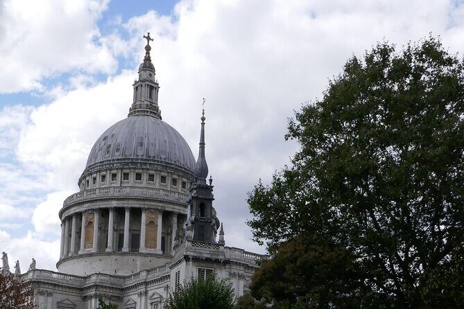 Highlights of Old London Town: Walking Tour of the Square Mile - Hidden ruins and secret-feeling streets in the Square Mile