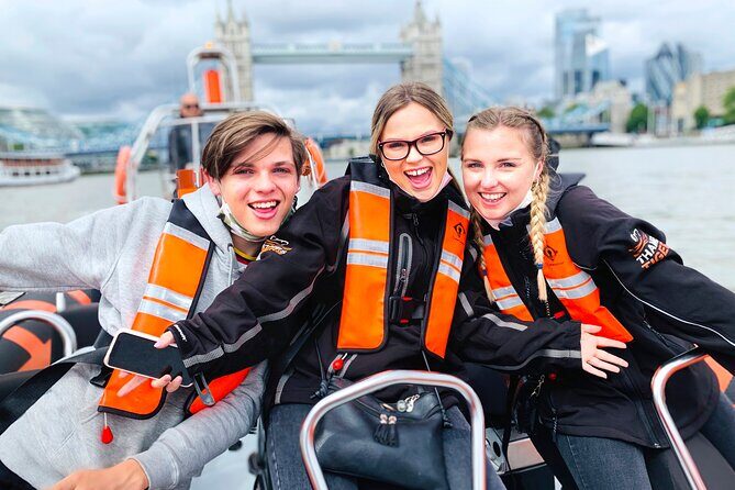 Iconic Sights of London: High-Speed Boat Trip - Two short pauses that turn photos into memories