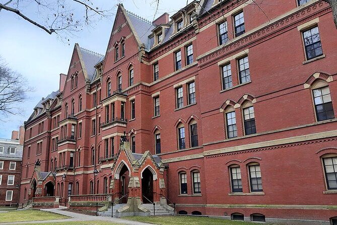 Illustrious Schools: Group Tour of MIT And Harvard - Dorms and traditions around Kirkland St and Housing Day (about 10–20 minutes)